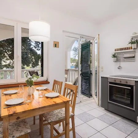 דירה Jelena - Beachfront 2 Bedroom Family *