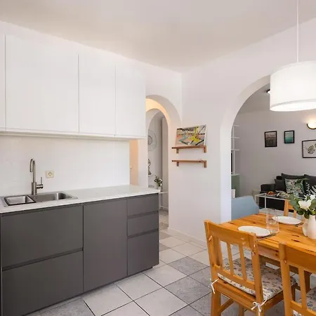 Jelena - Beachfront 2 Bedroom Family דירה רוגוזניצה