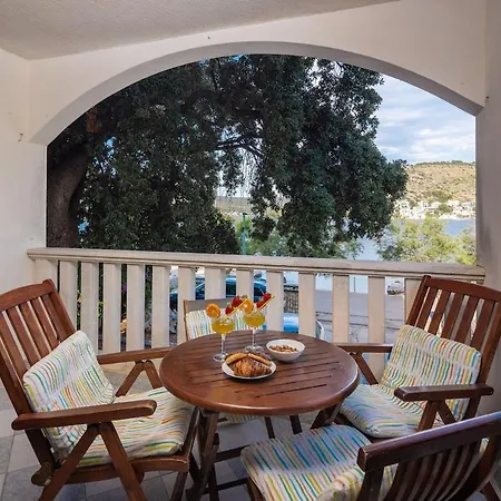 Jelena - Beachfront 2 Bedroom Family דירה רוגוזניצה