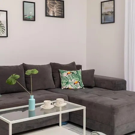 Jelena - Beachfront 2 Bedroom Family דירה רוגוזניצה